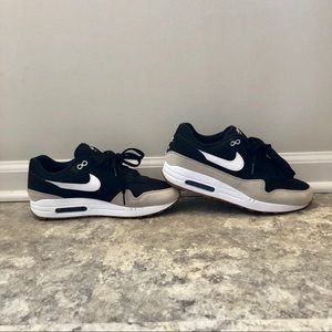 Nike air max sneakers Men’s 8.5 - fits size 10 W
